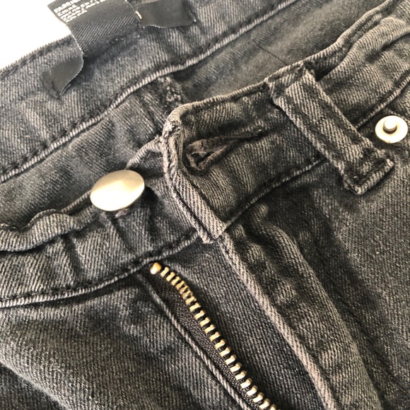 (FREE w/ $25 purchase) Forever 21 jean bundle - Picture 13 of 16